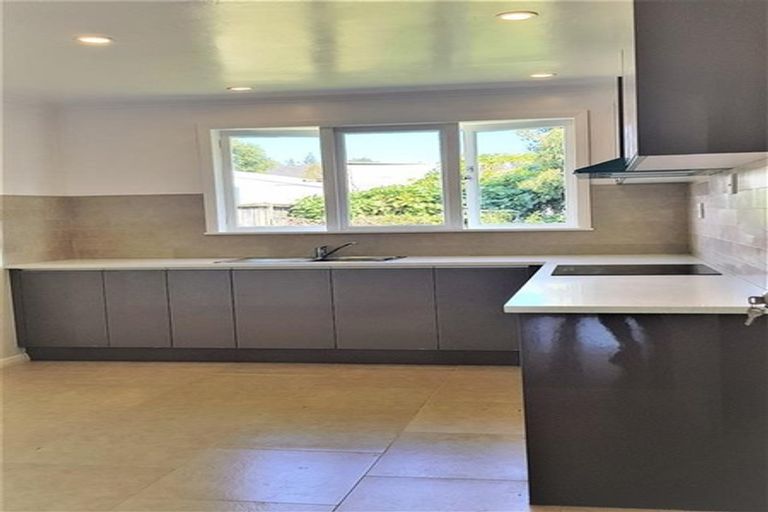 Photo of property in 1/166 Lake Road, Northcote, Auckland, 0627