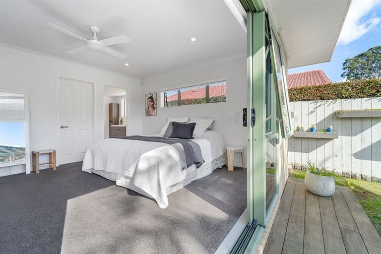 Photo of property in 43 Walton Street, Red Beach, 0932