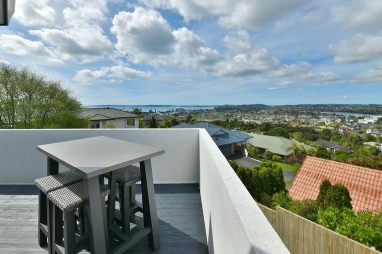Photo of property in 18 Montcalm Close, Orewa, 0931