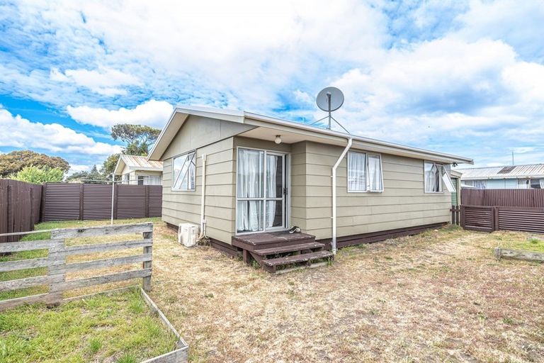 Photo of property in 17 Lee Street, Castlecliff, Whanganui, 4501