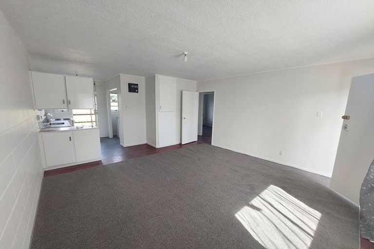 Photo of property in 2/90 Kenderdine Road, Papatoetoe, Auckland, 2025