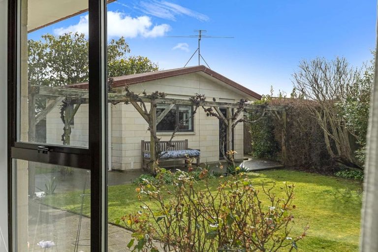 Photo of property in 8 Dulcie Place, Harewood, Christchurch, 8051