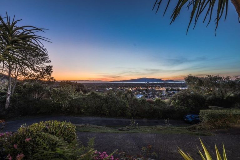 Photo of property in 55 Kakariki Grove, Waikanae, 5036
