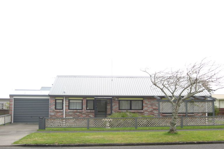 Photo of property in 2/5 Rawhiti Street, Vogeltown, New Plymouth, 4310