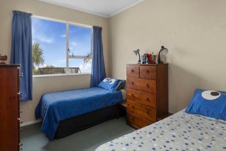 Photo of property in 6 Owaka Close, Kelson, Lower Hutt, 5010