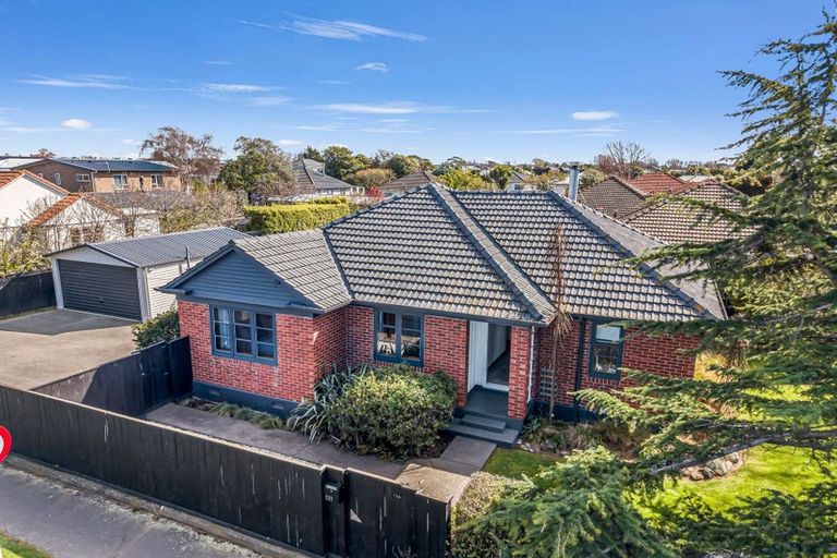 Photo of property in 121 Selwyn Street, Somerfield, Christchurch, 8024