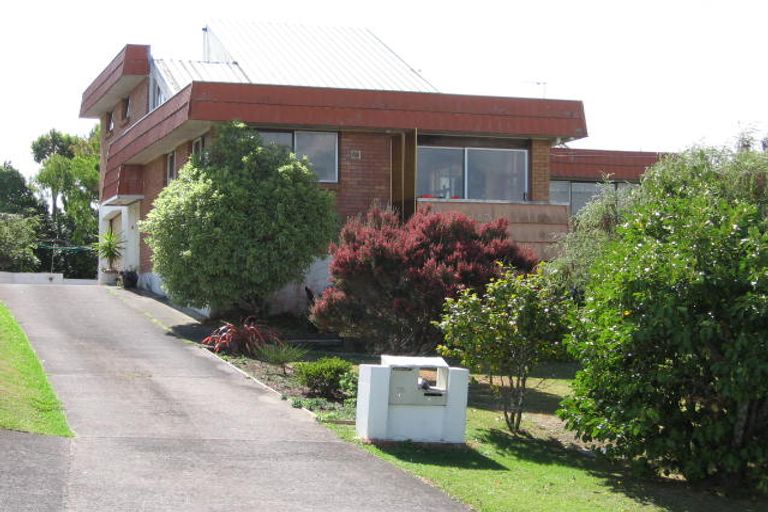 Photo of property in 2/75 Cliff View Drive, Green Bay, Auckland, 0604