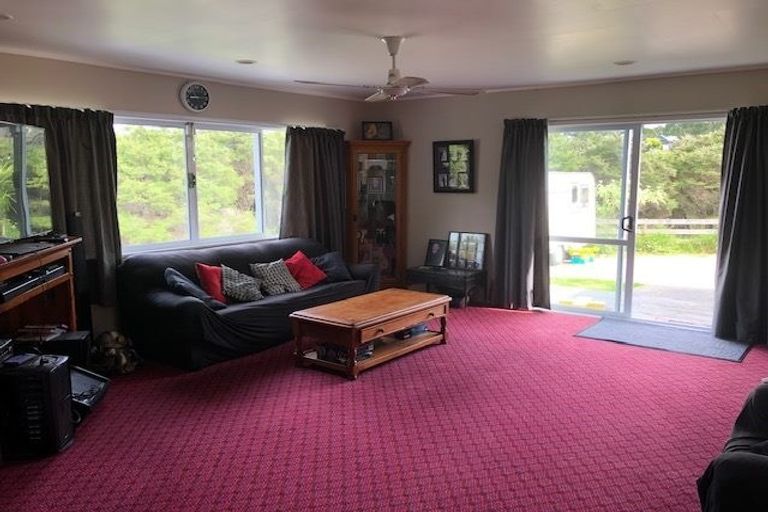 Photo of property in 88 Sheffield Road, Helensville, 0875
