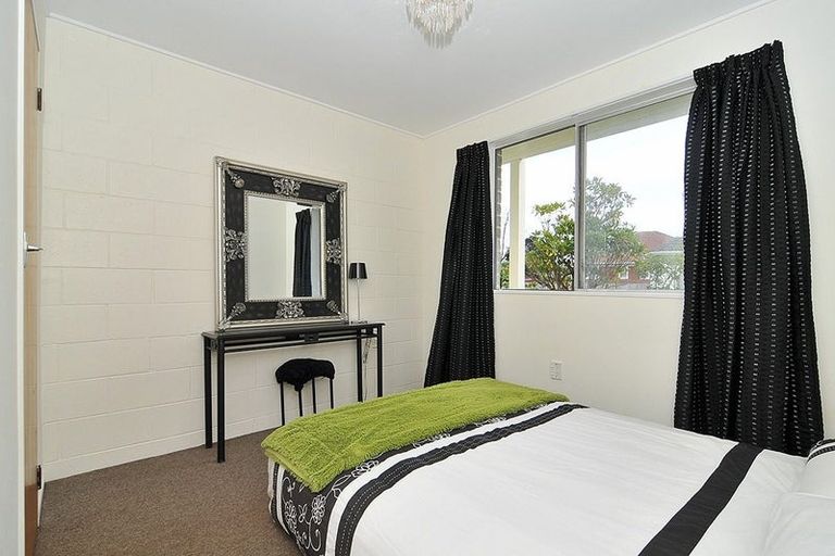Photo of property in 3/19 Pirie Crescent, Moera, Lower Hutt, 5010