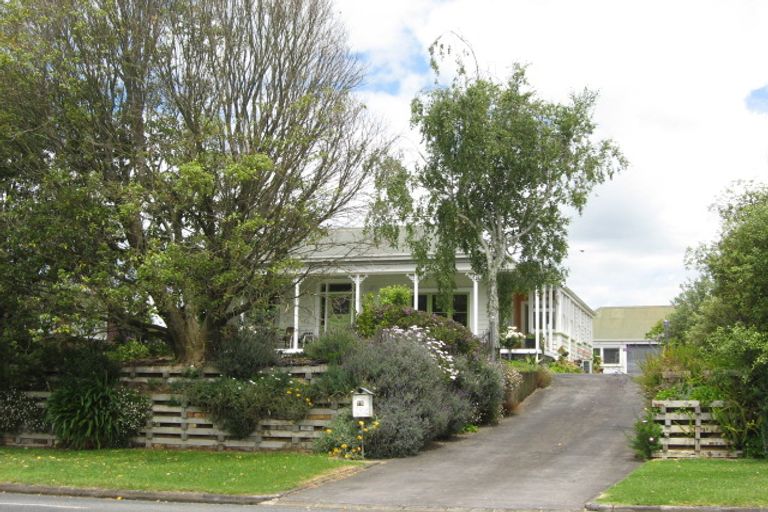 Photo of property in 2 Dalton Court, Pukekohe, 2120