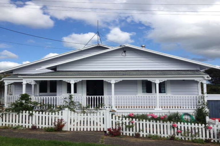 Photo of property in 43 Puriri Street, Helensville, 0800