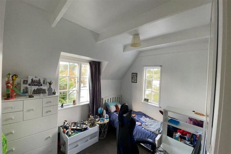 Photo of property in 2/7 Havana Place, Glenfield, Auckland, 0629