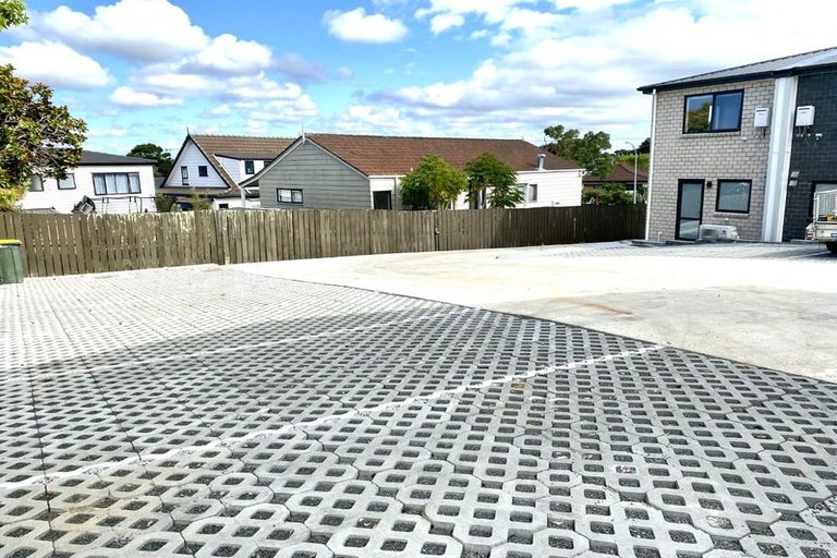 Photo of property in 1/38 Santiago Crescent, Unsworth Heights, Auckland, 0632