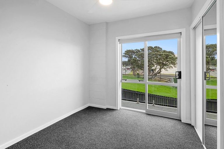 Photo of property in 38c Breakwater Road, Moturoa, New Plymouth, 4310