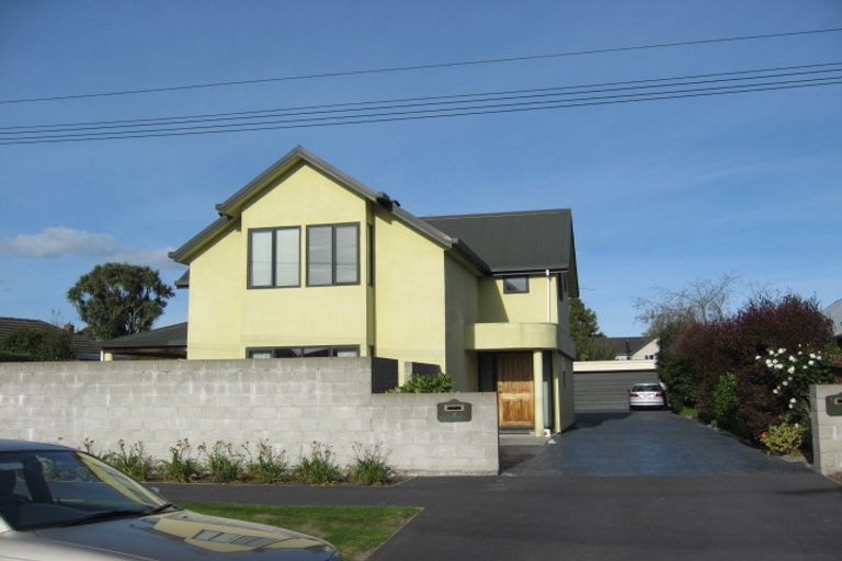 Photo of property in 2/2a Chilcombe Street, Ilam, Christchurch, 8041