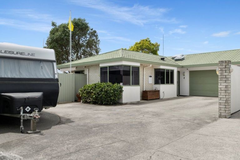 Photo of property in 100a Pacific View Road, Papamoa Beach, Papamoa, 3118