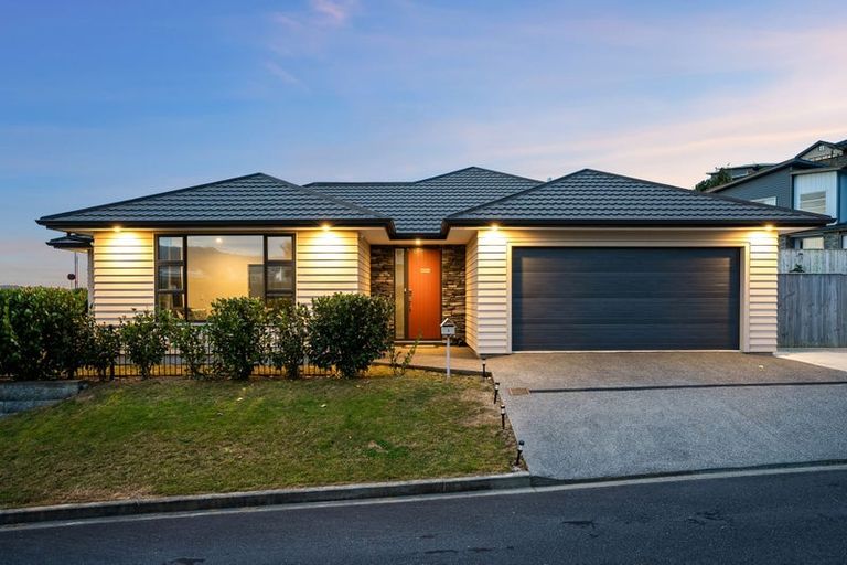 Photo of property in 5 Waitaria Terrace, Aotea, Porirua, 5024