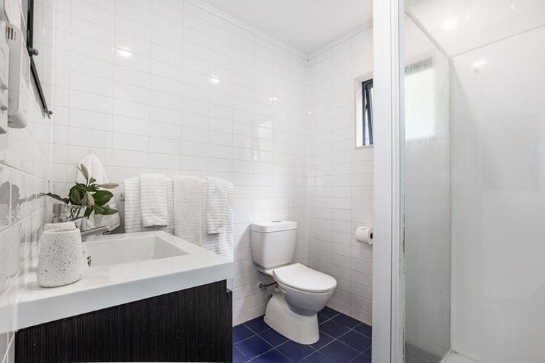 Photo of property in 15 Bank Road, Northland, Wellington, 6012