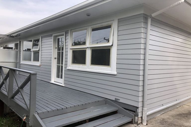 Photo of property in 2/9 College Road, Northcote, Auckland, 0627