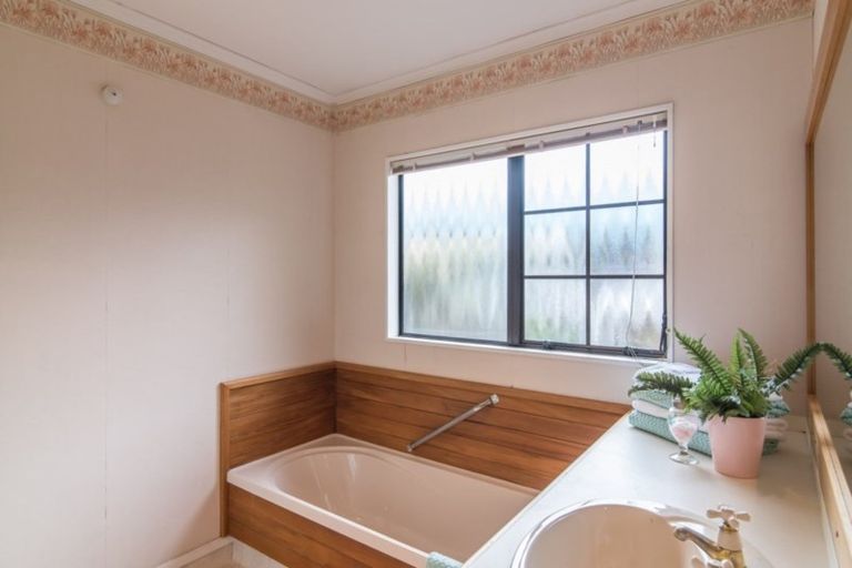 Photo of property in 1 Lake View Court, Paraparaumu, 5032