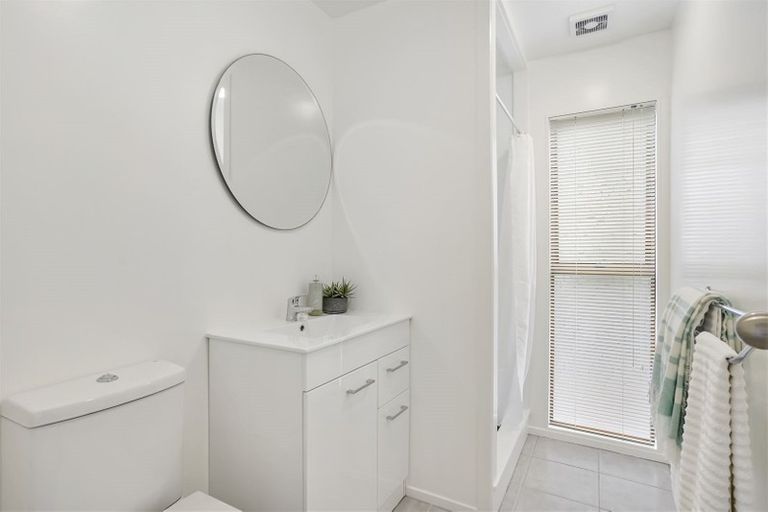 Photo of property in 2/165 Birkenhead Avenue, Birkenhead, Auckland, 0626