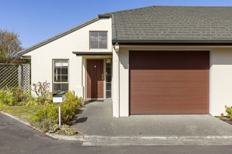 Photo of property in 41 Lakeridge Close, Rangatira Park, Taupo, 3330