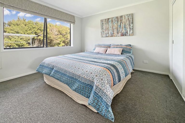 Photo of property in 3 Omahuru Road, Glenbrook, 2681