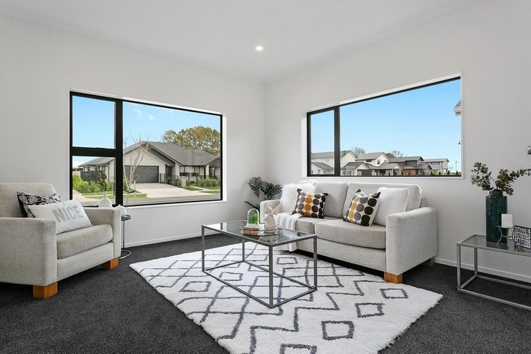 Photo of property in 24 Rose Leigh Drive, Cambridge, 3434