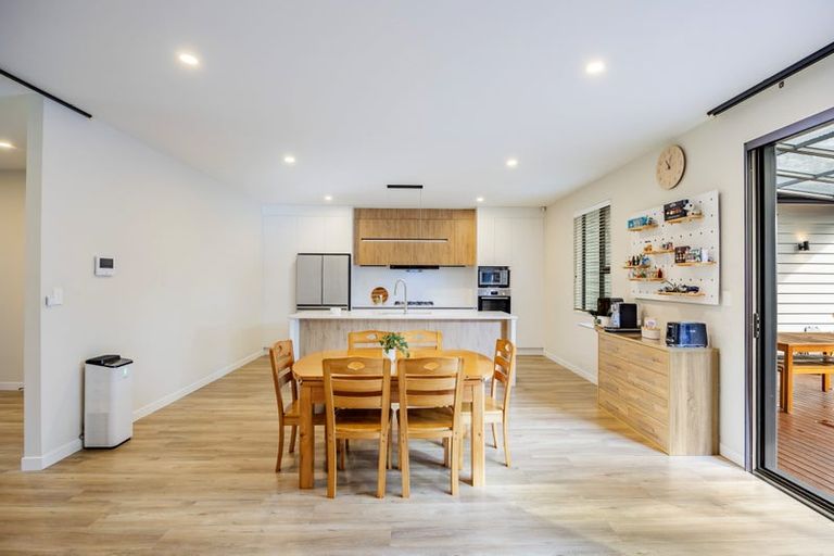 Photo of property in 83 Nobilo Road, Kumeu, 0810