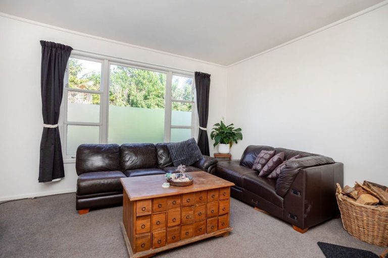 Photo of property in 28 Fox Street, Woodville, 4920
