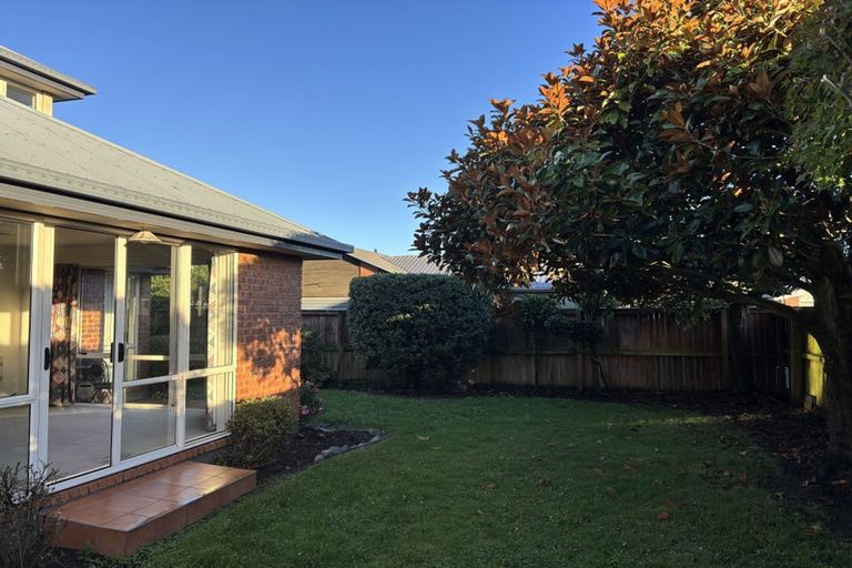 Photo of property in 4 Rosefield Lane, Northcote, Christchurch, 8052