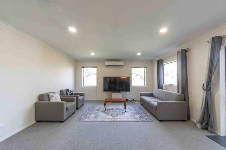 Photo of property in 35 Whitney Place, Rototuna North, Hamilton, 3210