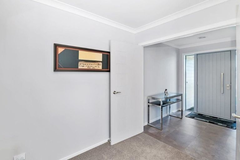 Photo of property in 18 Morepork Drive, Waikanae, 5036