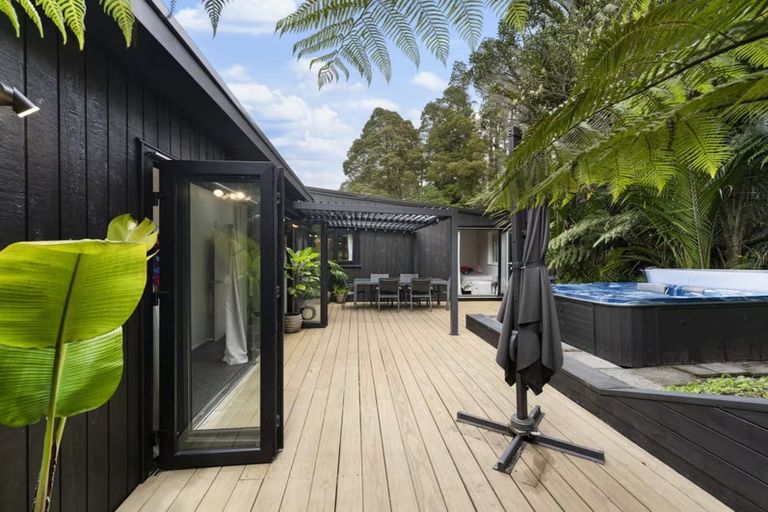 Photo of property in 3 Huia Road, Titirangi, Auckland, 0604