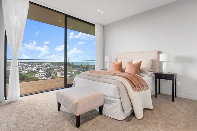 Photo of property in 15 Ridgelea Road, Long Bay, 0792