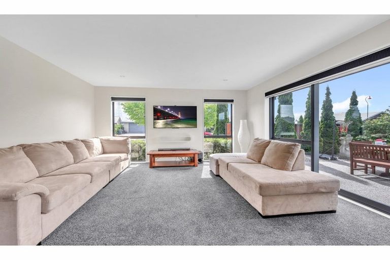Photo of property in 16 Huntingdon Drive, Rangiora, 7400