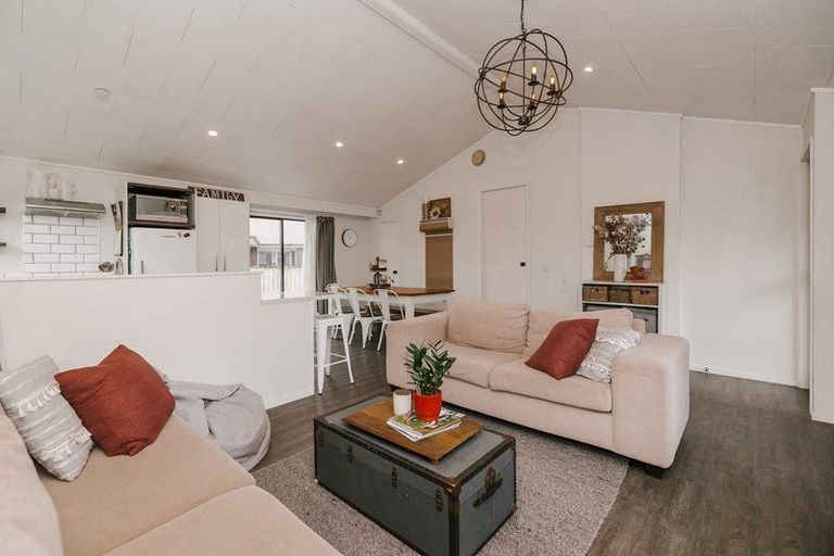 Photo of property in 21 Peppertree Glade, Kelvin Grove, Palmerston North, 4414