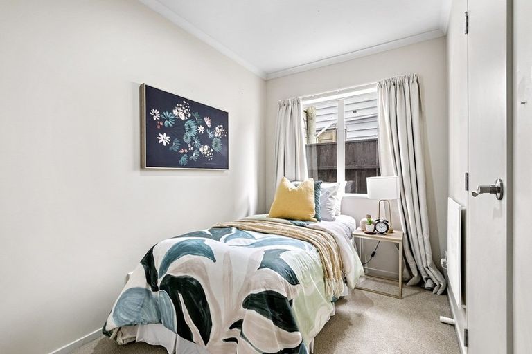 Photo of property in 47b Lyndfield Lane, Newlands, Wellington, 6037