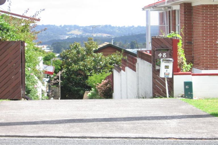 Photo of property in 2/48 Sunset Road, Unsworth Heights, Auckland, 0632