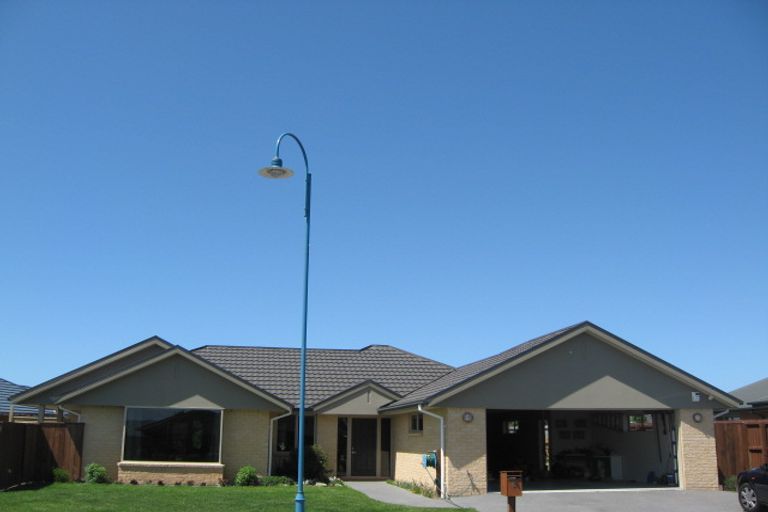 Photo of property in 6 Gwen Place, Redwood, Christchurch, 8051