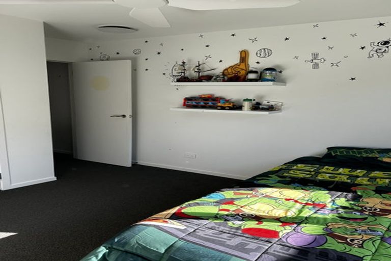 Photo of property in 33 Makete Crescent, Hobsonville, Auckland, 0618