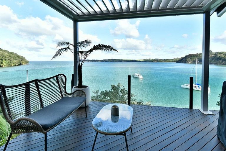 Photo of property in 254 Wade River Road, Wade Heads, Whangaparaoa, 0932