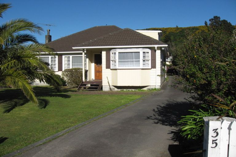 Photo of property in 35 Hyde Street, Wainuiomata, Lower Hutt, 5014