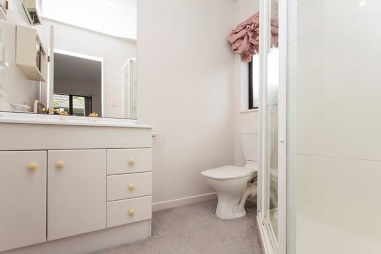 Photo of property in 29 Garreg Road, Fendalton, Christchurch, 8052