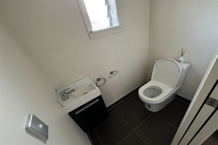 Photo of property in 2/54 Lynwood Road, New Lynn, Auckland, 0600