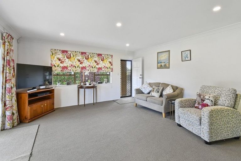Photo of property in 2/5 King Edward Avenue, Papakura, 2110