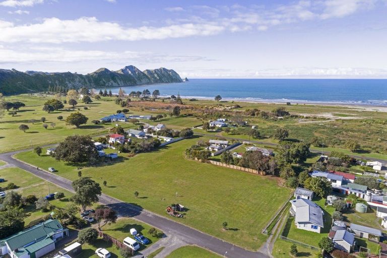 Photo of property in 1 Adventure Street, Tolaga Bay, 4077