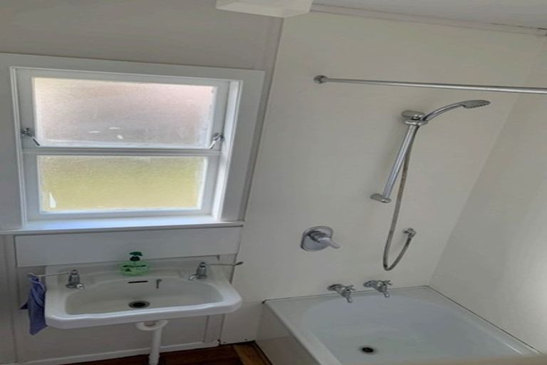 Photo of property in 1/85 Taikata Road, Te Atatu Peninsula, Auckland, 0610