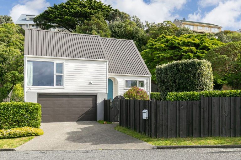 Photo of property in 105 Akaroa Drive, Maupuia, Wellington, 6022