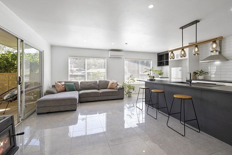 Photo of property in 1 Ross Place, Blagdon, New Plymouth, 4310